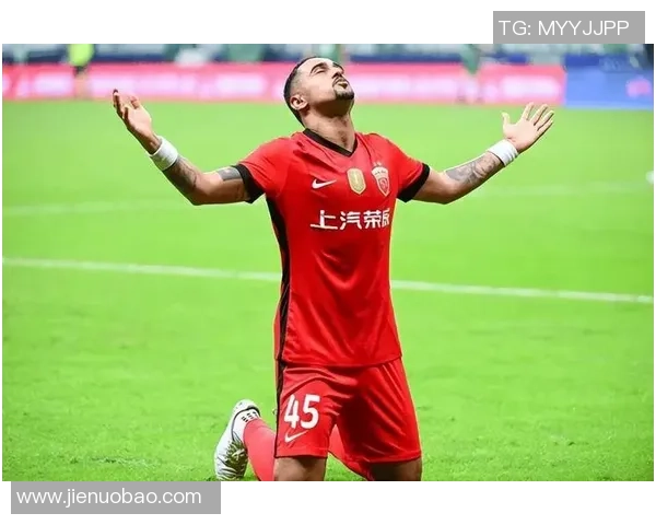 上海足球队在足球团队协作排行榜中荣获第九名展现团队精神与实力